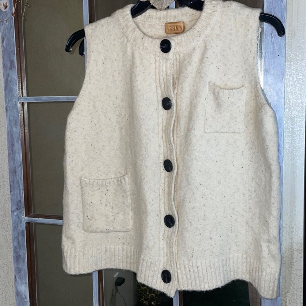 📍SOLD📍POL Sweater Vest